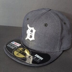 New Era, 59Fifty Detroit Tigers On-Field Flat Bill Fitted Hat,6 3/8 Gray.